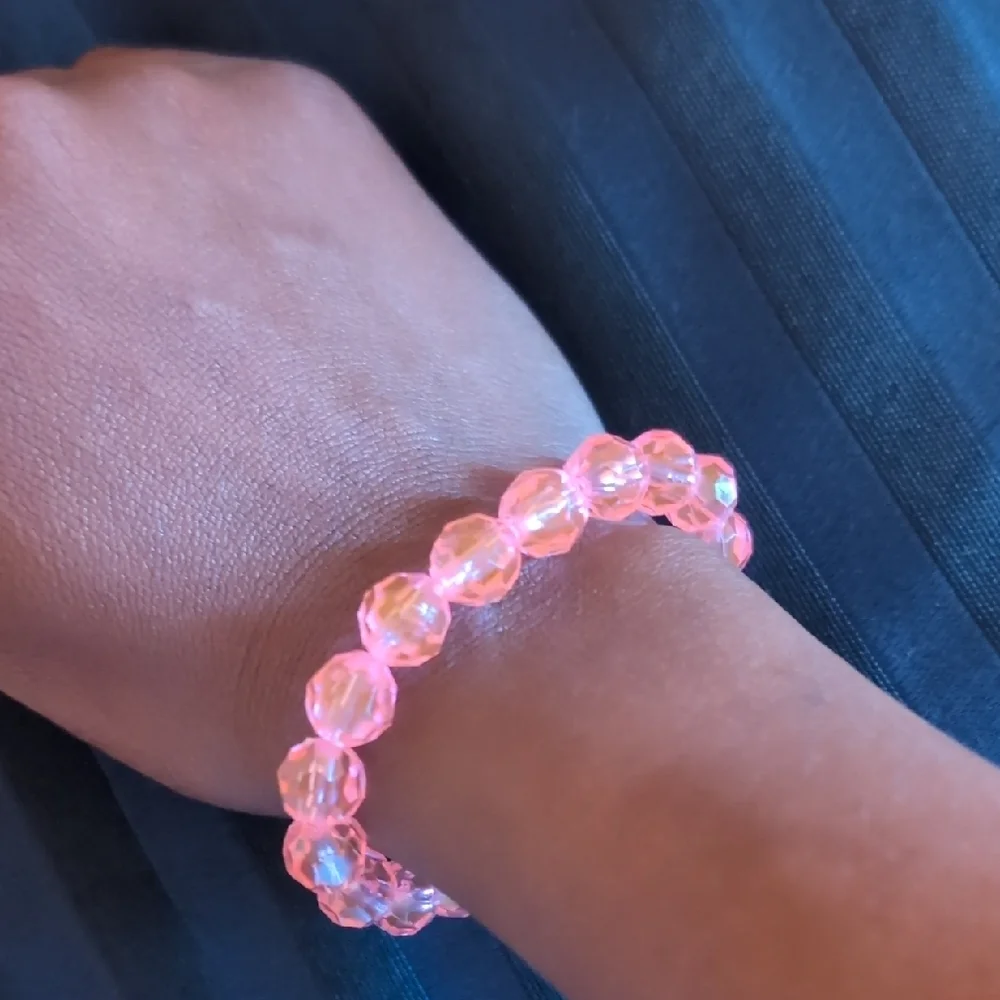 Elegant Pink Beaded Bracelet - Picture 3 of 4